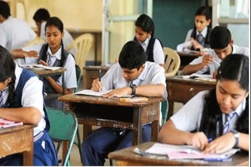 12 वीं में हुआ फेल तो लोगों ने समझ लिया निकम्मा, अब Pcs पास कर बना तहसीलदार