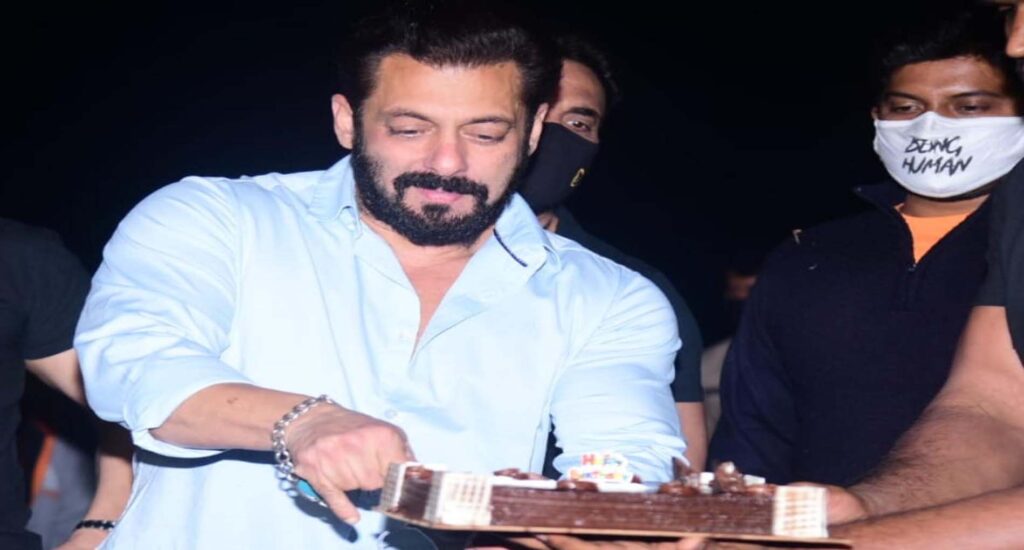 जन्मदिन से पहले सलमान खान ने घर के बाहर चिपकाया नोटिस, उनके चाहने वालों को लगा बड़ा झटका