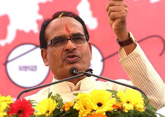 किसान आंदोलन के बीच मुख्यमंत्री शिवराज सिंह चौहान ने किसानों को दिए 100 करोड़ की सौगात