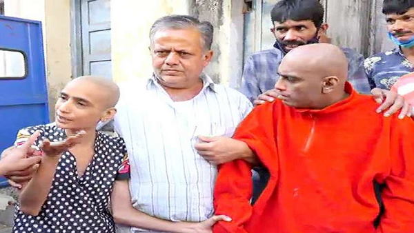 10 साल से 1 कमरे में बंद रहे ये 3 भाई बहन, दरवाजा तोड़ देखा तो आश्चर्य रह गए लोग