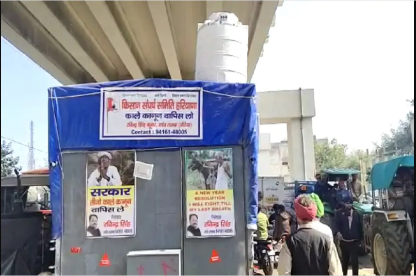 किसान आंदोलन: शाहरुख़ की वैनिटी वैन से कम नहीं है इस किसान की आलीशान ट्रैक्टर ट्राली