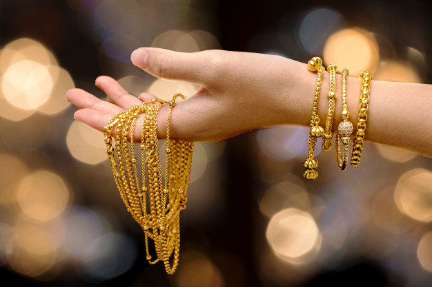 Gold Price: सोने और चांदी की कीमतों ने तोड़े सभी रिकॉर्ड, जानिए 10 ग्राम की कीमत