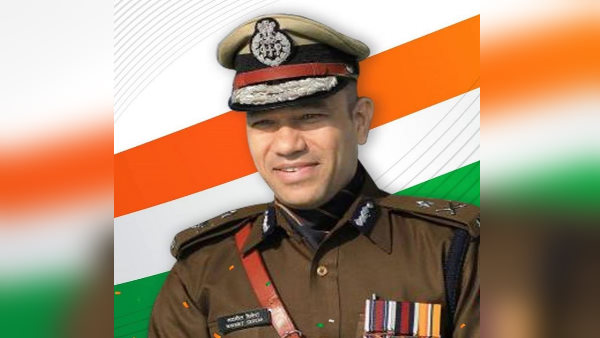 बेटा को देना था दसवी का पेपर, बाप चलाता रहा रात भर साइकिल ,भावुक हुए ये Ipsअधिकारी