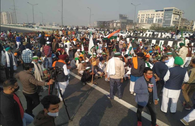 किसान आंदोलन लगातार जारी, नेशनल हाईवे-24 पर ट्रैफिक बंद, जानिए अन्य महत्वपूर्ण जानकारी