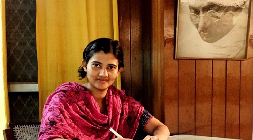माँ ने दुसरो के घर काम कर पढ़ाया, बेटी ने देश सेवा के लिए छोड़ दिया न्यूयॉर्क की लाखों की नौकरी