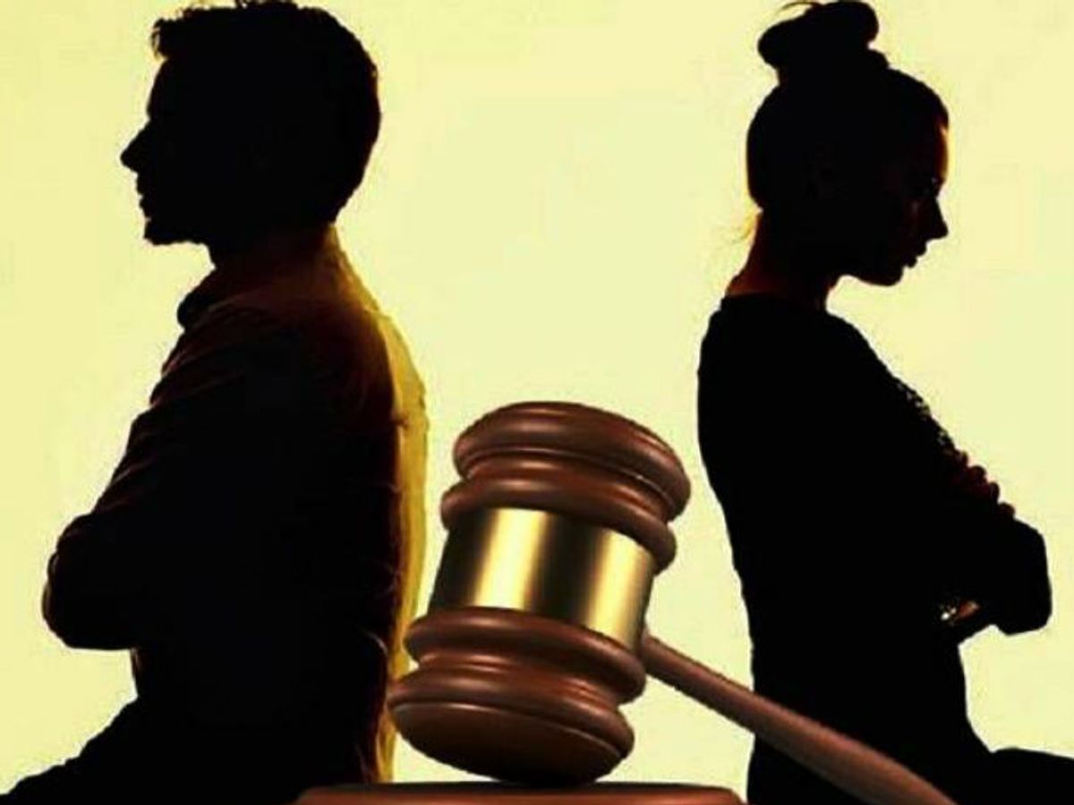 पति को हुआ ऑफिस में प्यार, प्रेमिका ने डेढ़ करोड़ में पत्नी से खरीदा अपना प्यार