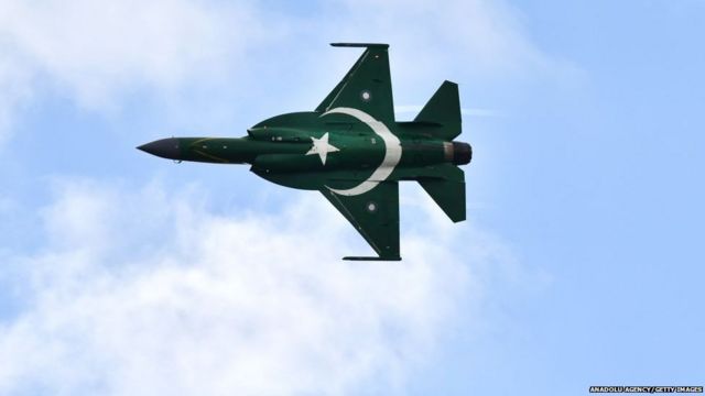 पाकिस्तान का नया Jf-17 थंडर ब्लॉक-थ्री, भारत के राफेल को दे पायेगा टक्कर, जानिए