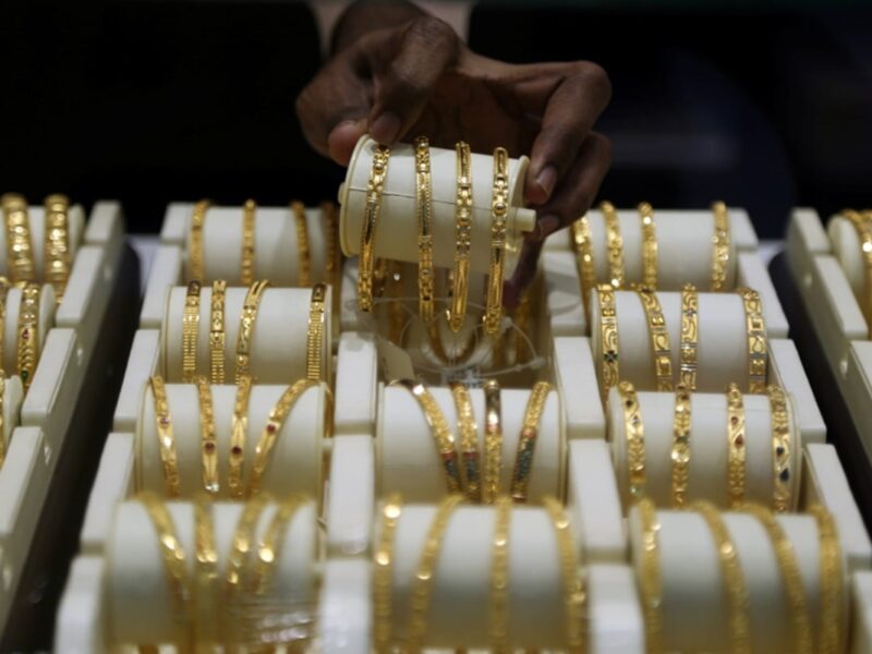 Gold Price Today 9 January 2021: 1300 रूपये सस्ता हुआ सोना, चांदी में भी भारी गिरावट, मात्र इतने में मिल रहा 1 तोला