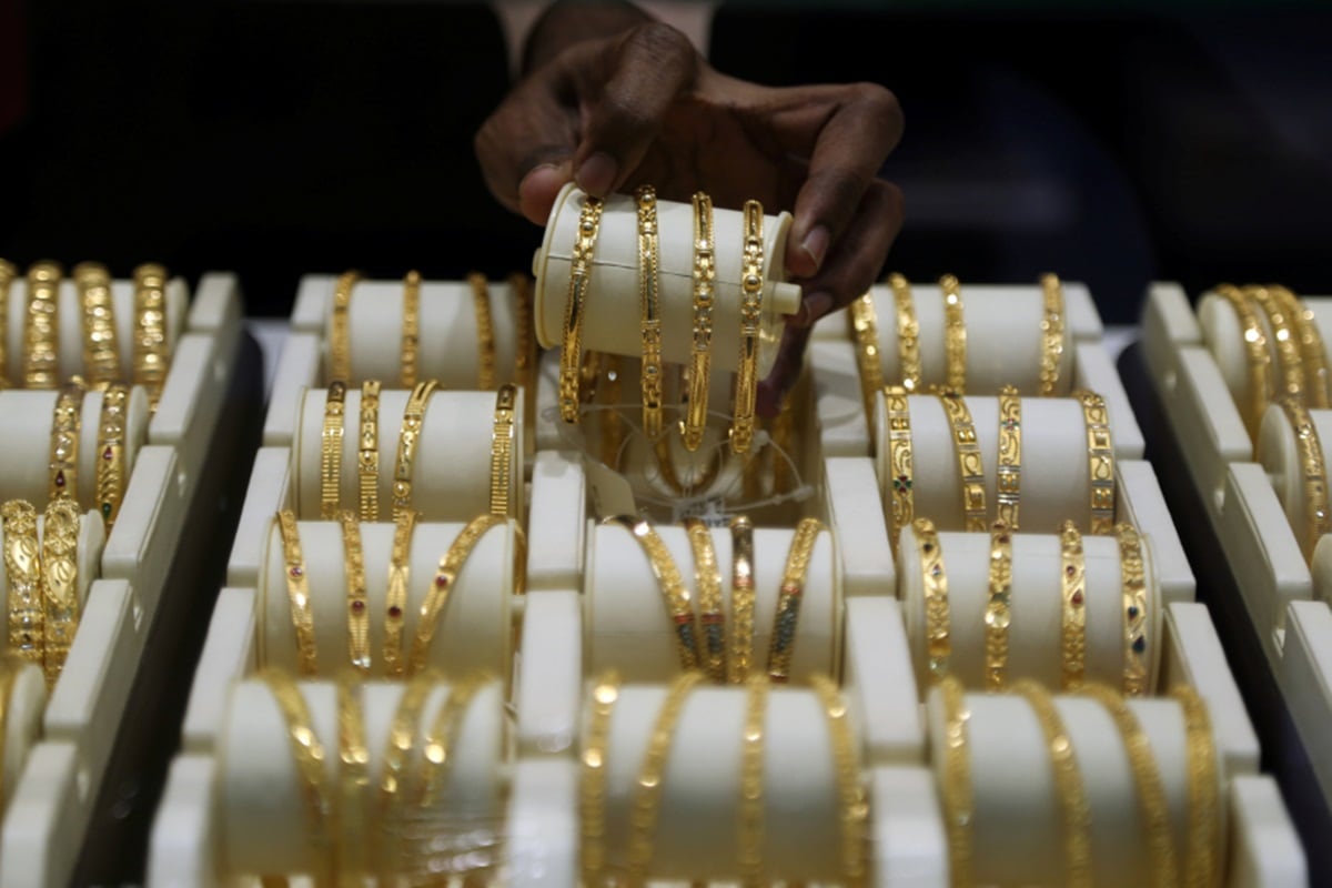 Gold Price Today 9 January 2021: 1300 रूपये सस्ता हुआ सोना, चांदी में भी भारी गिरावट, मात्र इतने में मिल रहा 1 तोला