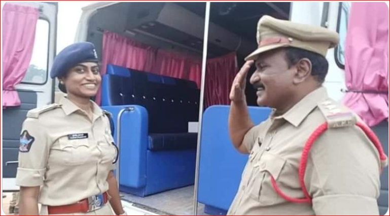 Dsp बेटी को Ci पिता ने सबके सामने किया सैल्यूट, कहा-'नमस्ते मैडम', सोशल मीडिया पर फोटो हुई वायरल