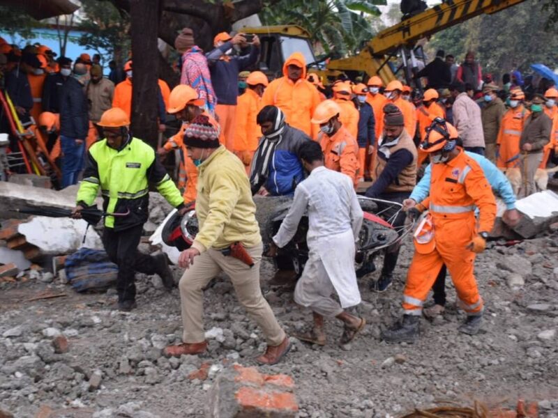 गाजियाबाद हादसे में अब तक 25 लोगों गई जान, सुपरवाइजर समेत तीन गिरफ्तार, ठेकेदार फरार