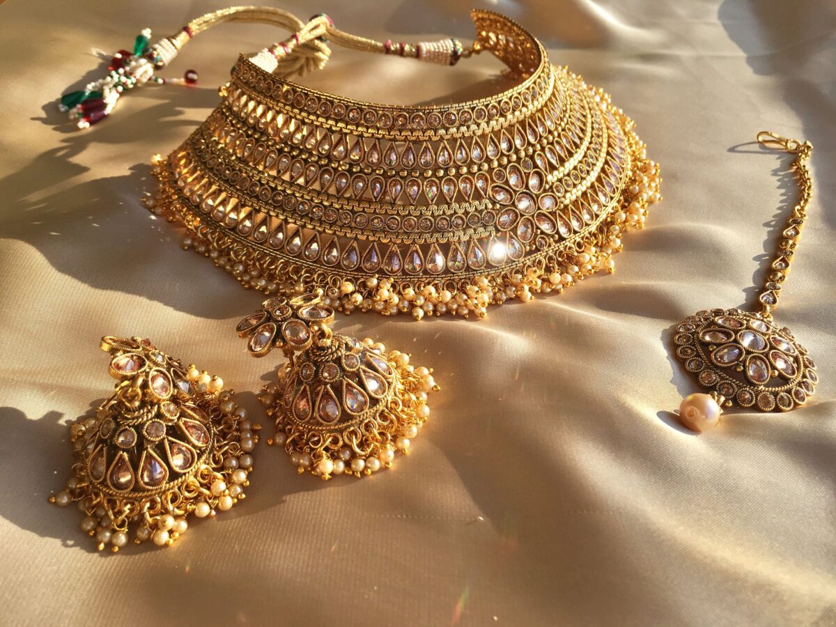 Gold Price Review: 7114 रुपये सस्ता सोने का भाव , चांदी में 10216 रुपये की गिरावट, ये रहेंगे भाव