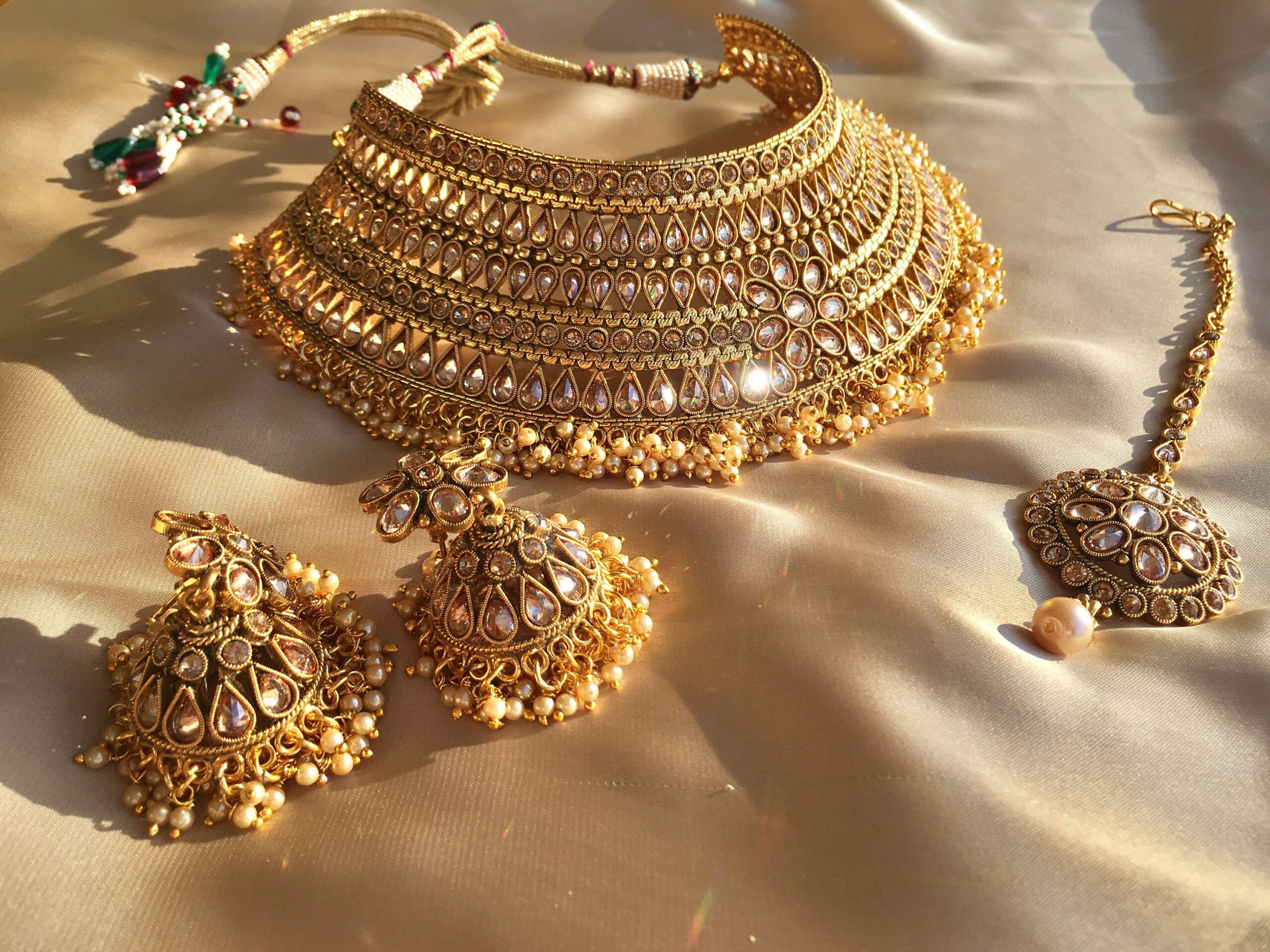 Gold Price Review: 7114 रुपये सस्ता सोने का भाव , चांदी में 10216 रुपये की गिरावट, ये रहेंगे भाव