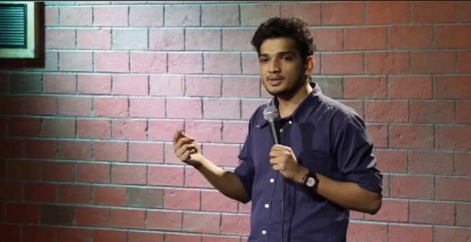लाइव शो के दौरान कॉमेडियन ने की अमित शाह पर अभद्र टिप्पणी हो गई पिटाई