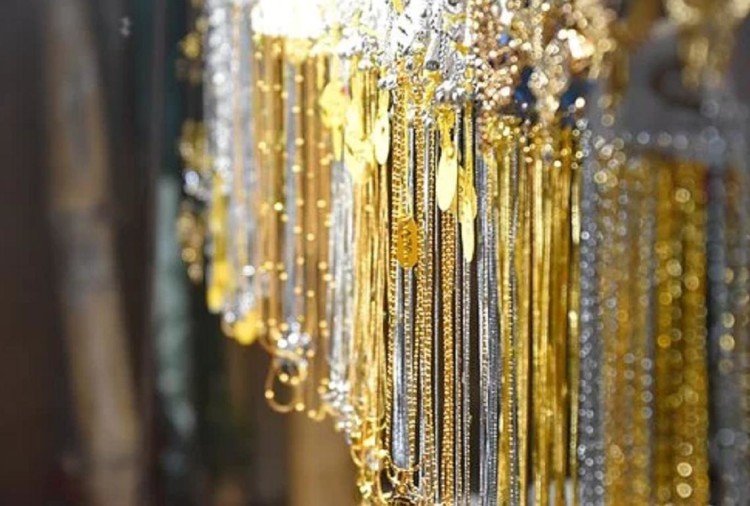 Gold Price Today: सोने के दाम में त्‍योहारों के मुकाबले डेढ़ हजार रुपये की गिरावट ,जाने आज का भाव