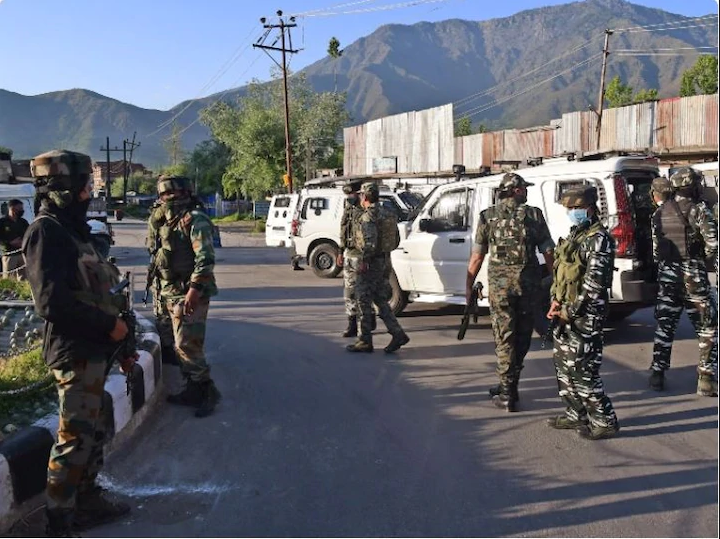 जम्मू-कश्मीर: त्राल बस स्टेंड पर लगातार तीसरी बार ग्रेनेड हमला, 8 गंभीर रूप से घायल