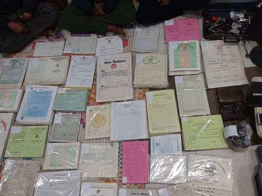 फर्जी मार्कशीट बनाने वाला गिरोह का एसटीएफ ने किया भंडाफोड़, मिले हजारों फर्जी दस्तावेज