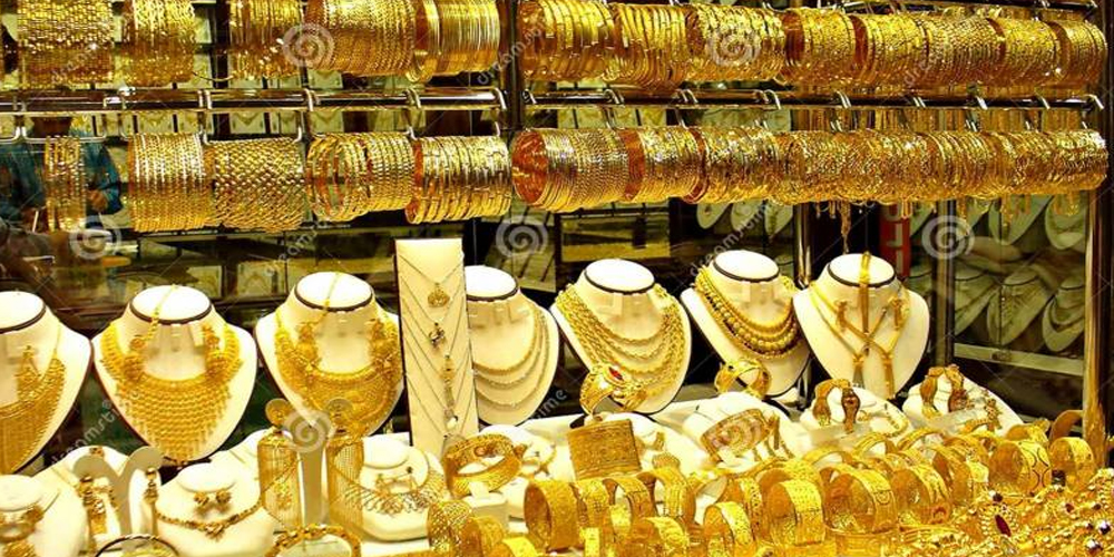 Gold Price Today: सोने की वायदा कीमत में आई भारी गिरावट, चांदी पहुंची 65 हजार के करीब