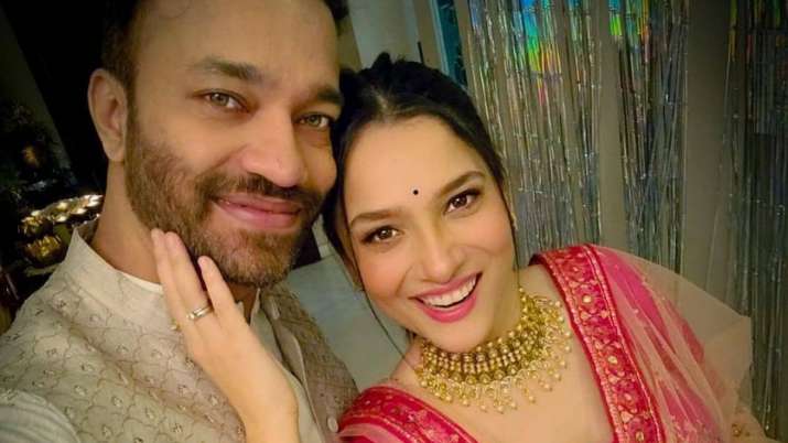 अर्जुन और मलाइका की फोटो देख लोग बोले 'इन्हें चप्पल से मारना चाहिए' जानिए वजह