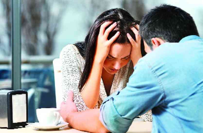 पति को हुआ ऑफिस में प्यार, प्रेमिका ने डेढ़ करोड़ में पत्नी से खरीदा अपना प्यार