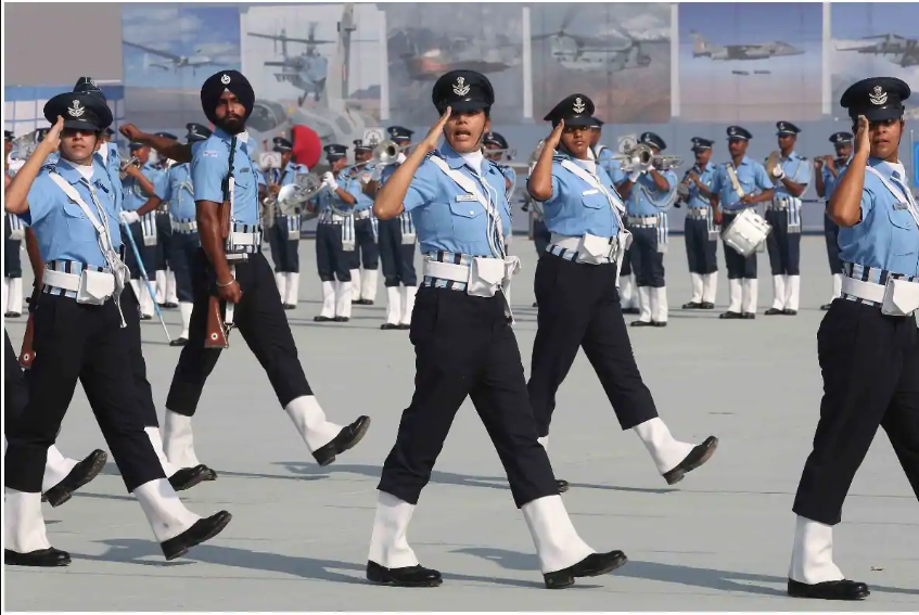 Indian Air Force Recruitment 2021: भारतीय वायुसेना में निकली बंपर भर्ती, जानिए क्या है योग्यता और अंतिम तिथि