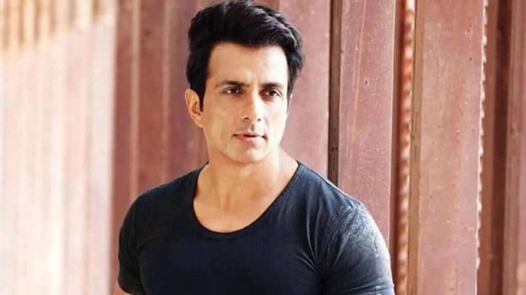 घर और दुकानें गिरवी रख कर सोनू सूद कर रहे हैं जरूरतमंदों की मदद, लिया है इतने करोड़ का लोन