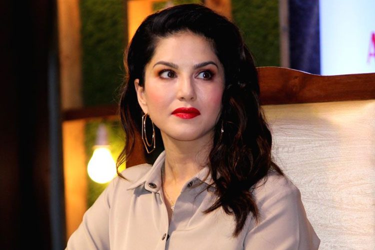 शिल्पा से लेकर लारा तक ये 10 अभिनेत्रियां करती हैं साइड बिजनेस, एक तो बेचती है एडल्ट टॉयज़