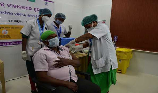 भारत के कोरोना वैक्सीन पर इस राज्य में प्रशासन ने लगा रोक
