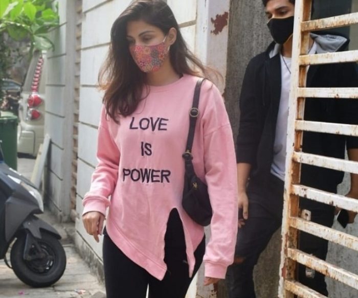 करीना कपूर ड्रेस को लेकर हुईं ट्रोल, लोगों ने कहा- इससे अच्छे कपड़े तो भिखारी के होते हैं