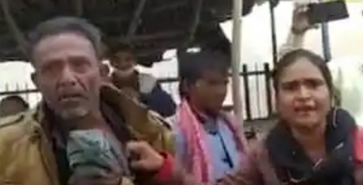 पेशी पर आए हुए ससुर की बहू ने कर दी चप्पल से पिटाई, जाने पूरा मामला