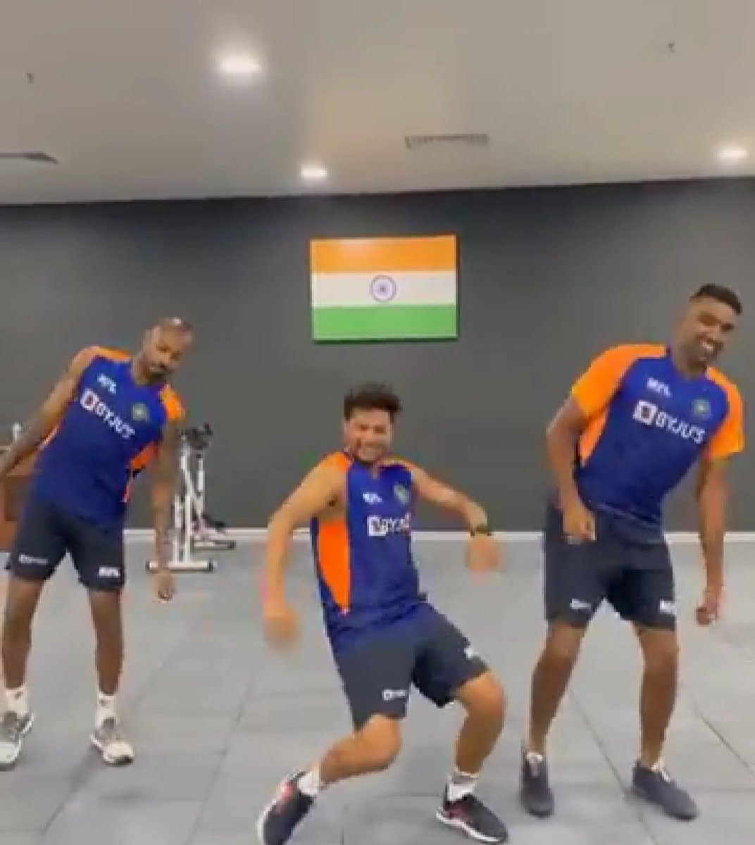 Ind Vs Eng: अश्विन, कुलदीप और हार्दिक का मोटेरा में डांस, वीडियो वायरल