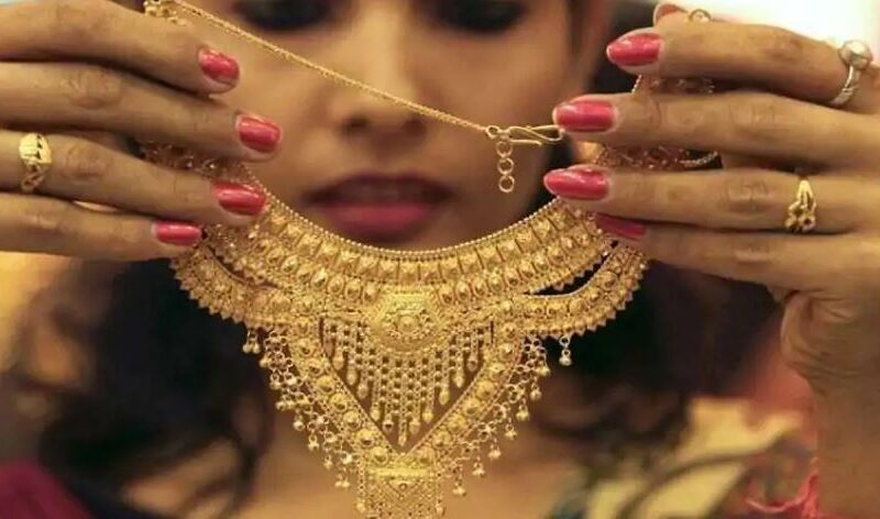 47 हजार रुपये से भी नीचे तक पहुंचे सोने के दाम, यहां जानिए 10 ग्राम सोने की कीमत47 हजार रुपये से भी नीचे तक पहुंचे सोने के दाम, यहां जानिए 10 ग्राम सोने की कीमत