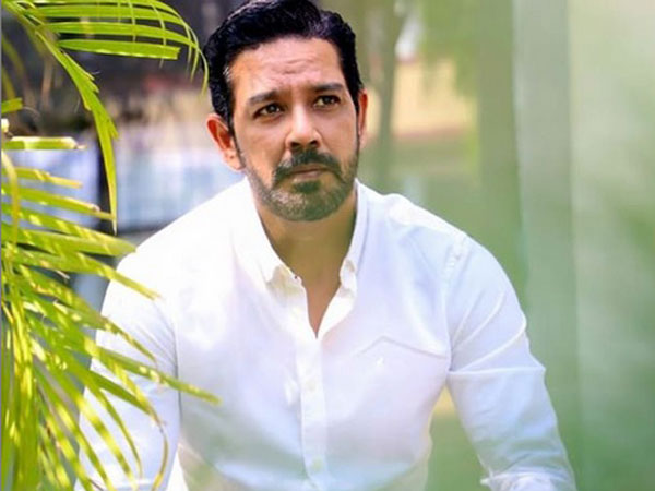 क्राइम पेट्रोल वाले अनूप सोनी ने अपनी पहली पत्नी को धोखा देकर राज बब्बर की बेटी से किया है शादी