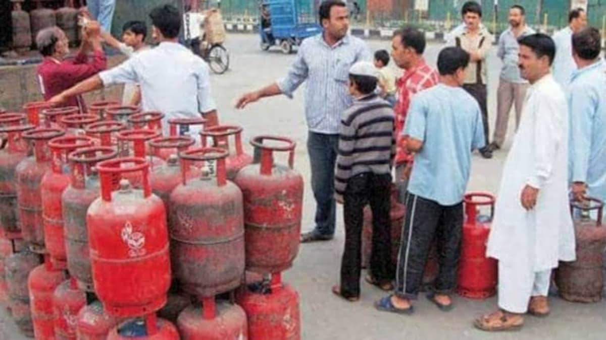 आम जनता को तेल कंपनियों की तरफ से एक बार फिर जोरदार झटका, Lpg सिलेंडर की कीमतों में फिर बढ़ोतरी