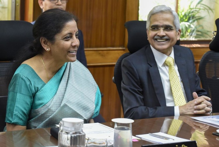 जल्द ही कम हो सकती है पेट्रोल-डीजल की बढ़ती हुई कीमत, रिजर्व बैंक के गवर्नर शक्तिकांत दास ने दिए ये सुझाव