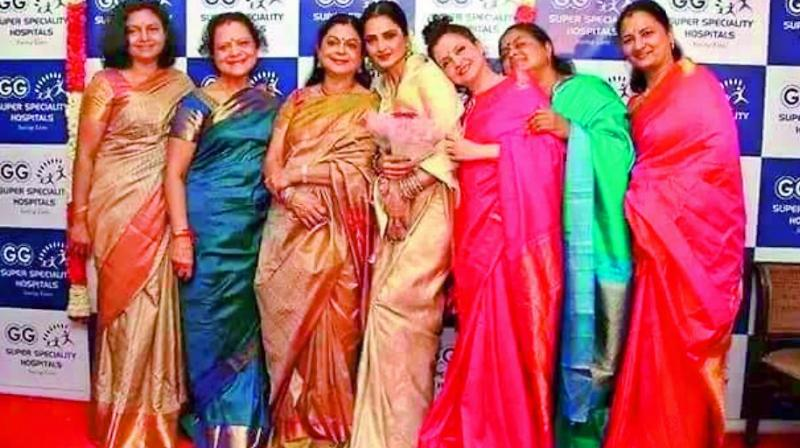 रेखा को 6 बहने कितनी कामयाब है, जाने कहा रहती है और क्या करती है