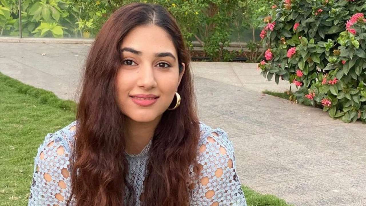 बिग बॉस15 को सुपर हिट बना कर ही लेंगे दम, Surbhi Chandna, Disha Parmar समेत इनलोगों को मिल सकता है न्योता