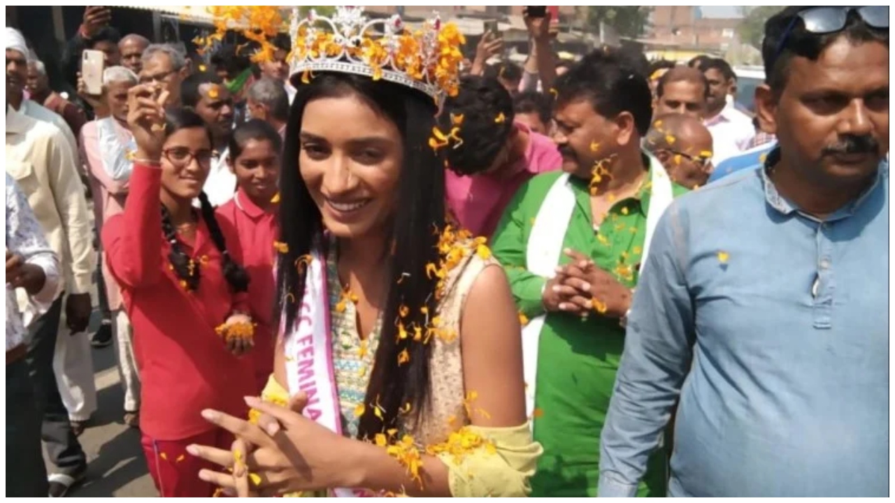मिस इंडिया मान्या सिंह पहली बार अपने शहर देवरिया पहुची, लोगो ने किया शानदार स्वागत