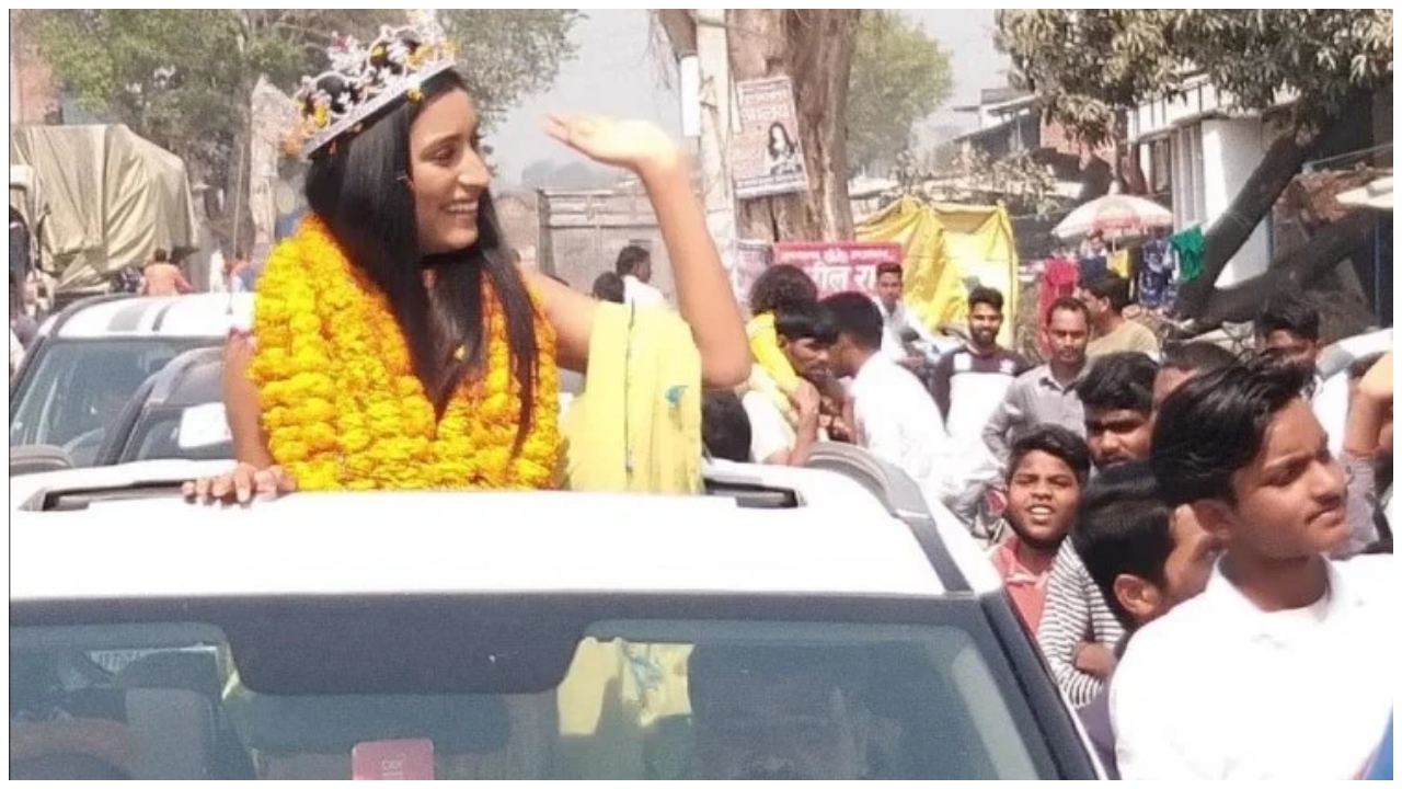 मिस इंडिया मान्या सिंह पहली बार अपने शहर देवरिया पहुची, लोगो ने किया शानदार स्वागत