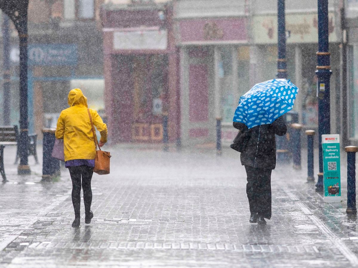 Weather Update: मौसम का बदला मिजाज कई जगह पर हुई बारिश, अगले 24 घंटे में यहाँ बरसेंगे बादल