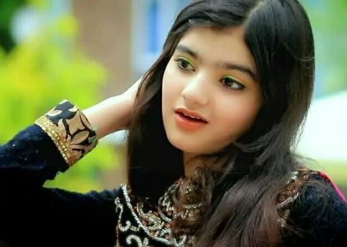 14 साल की ये अफगानिस्तानी लड़की है बला की खूबसूरत, तस्वीरें देखते रह जायेंगे आप