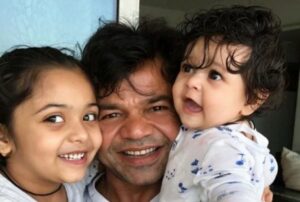 तीन बेटियों के पिता हैं राजपाल यादव, कनाडा की 9 साल छोटी लड़की से की है शादी
