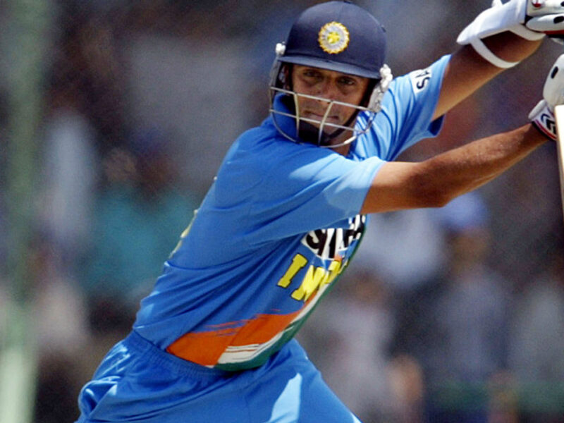 5 भारतीय खिलाड़ी जो वनडे क्रिकेट में भी टेस्ट की तरह करते थे बल्लेबाजी