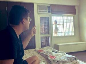 घर में रह गई हैं सिर्फ तस्वीर और यादें, देखें अंदर से कैसा दिखता है रोहित सरदाना का आशियाना