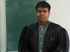 छोटी उम्र में खो दी थी आंखों की रोशनी, मगर हार नहीं मानी, अपनी मेहनत से बने Ias अफसर