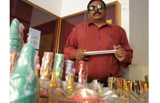 प्रेरणा: बचपन में चली गई आँखों की रौशनी, लोग मारते थे ताना पत्नी की मदद से खड़ा किया करोड़ो का बिजनेस, आज 200 नेत्रहीन लोगों को दी है नौकरी