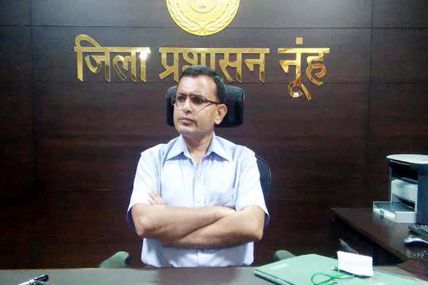जब एक अफसर ने गरीब पिता से बोला चपरासी के लायक भी नहीं आपका बेटा, बेटे ने 3 बार Upsc किया पास