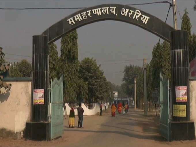 कोरोना से हुई मां-बाप की मौत तो गाँव वालो ने कर लिया किनारा, सरकार ने दिया 4 लाख तो ब्रह्मभोज में खाने पहुंचे 150 लोग