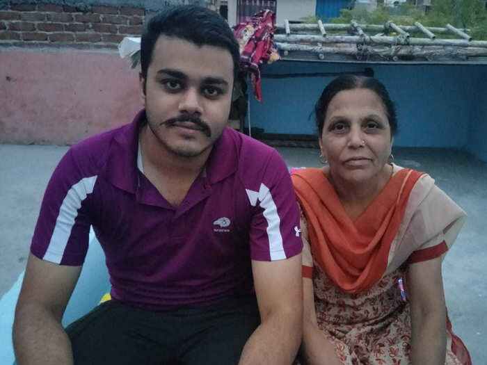 सलाम: बेटे के संक्रमित होने से डर गया परिवार, तो मां लड़कर कोरोना से छीन लाई जिंदगी