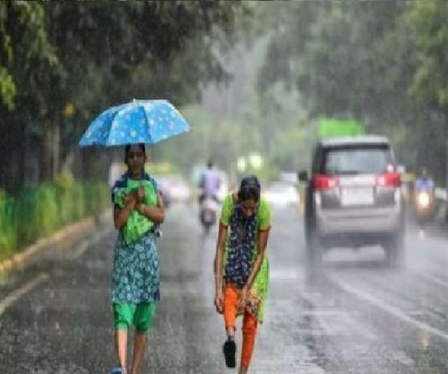 Weather Update: मौसम का बदला मिजाज कई जगह पर हुई बारिश, अगले 24 घंटे में यहाँ बरसेंगे बादल